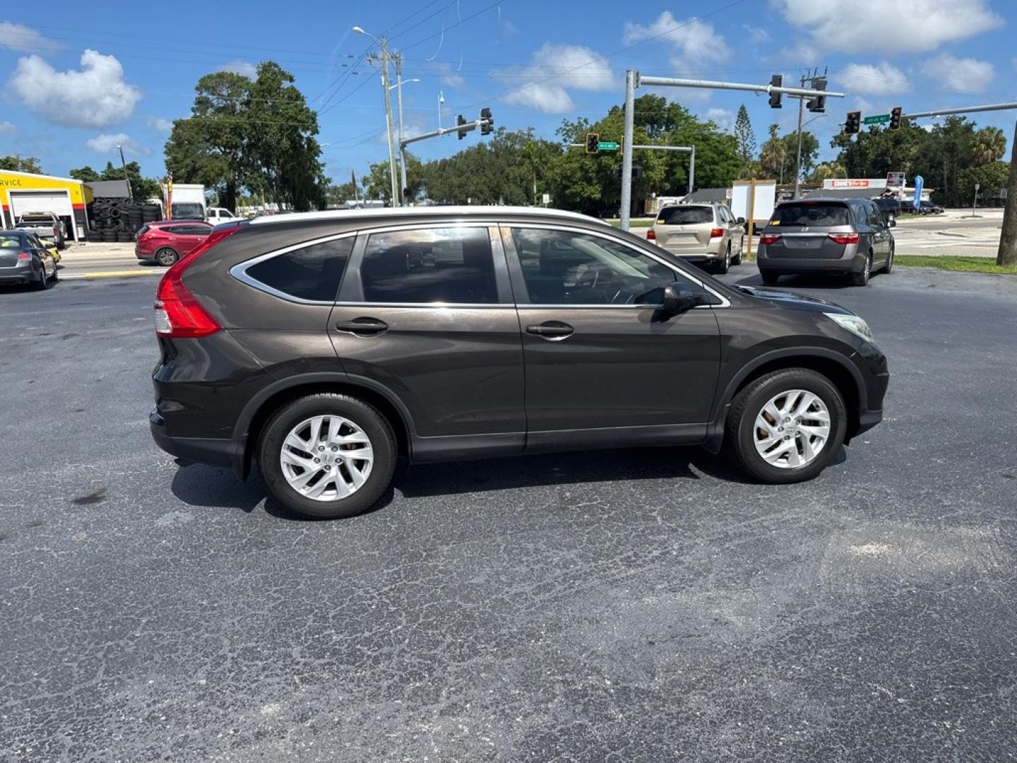 2015 GRAY HONDA CR-V EXL (2HKRM3H70FH) with an 2.4L engine, Continuously Variable transmission, located at 2929 9th St. West, Bradenton, 34205, (941) 242-2810, 27.473591, -82.570679 - Thanks for inquring into DriveNation USA! All vehicles listed can be viewed at www.drivenationusa.com for vehicle history reports and additonal info. We cannot quote any terms such as down payments or monthly payments without an application. You can apply directly at www.drivenationusa.com or by con- Photo#7