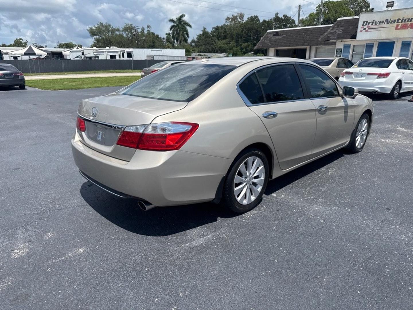2013 GOLD HONDA ACCORD EXL (1HGCR2F86DA) with an 2.4L engine, Continuously Variable transmission, located at 2929 9th St. West, Bradenton, 34205, (941) 242-2810, 27.473591, -82.570679- Photo#7
