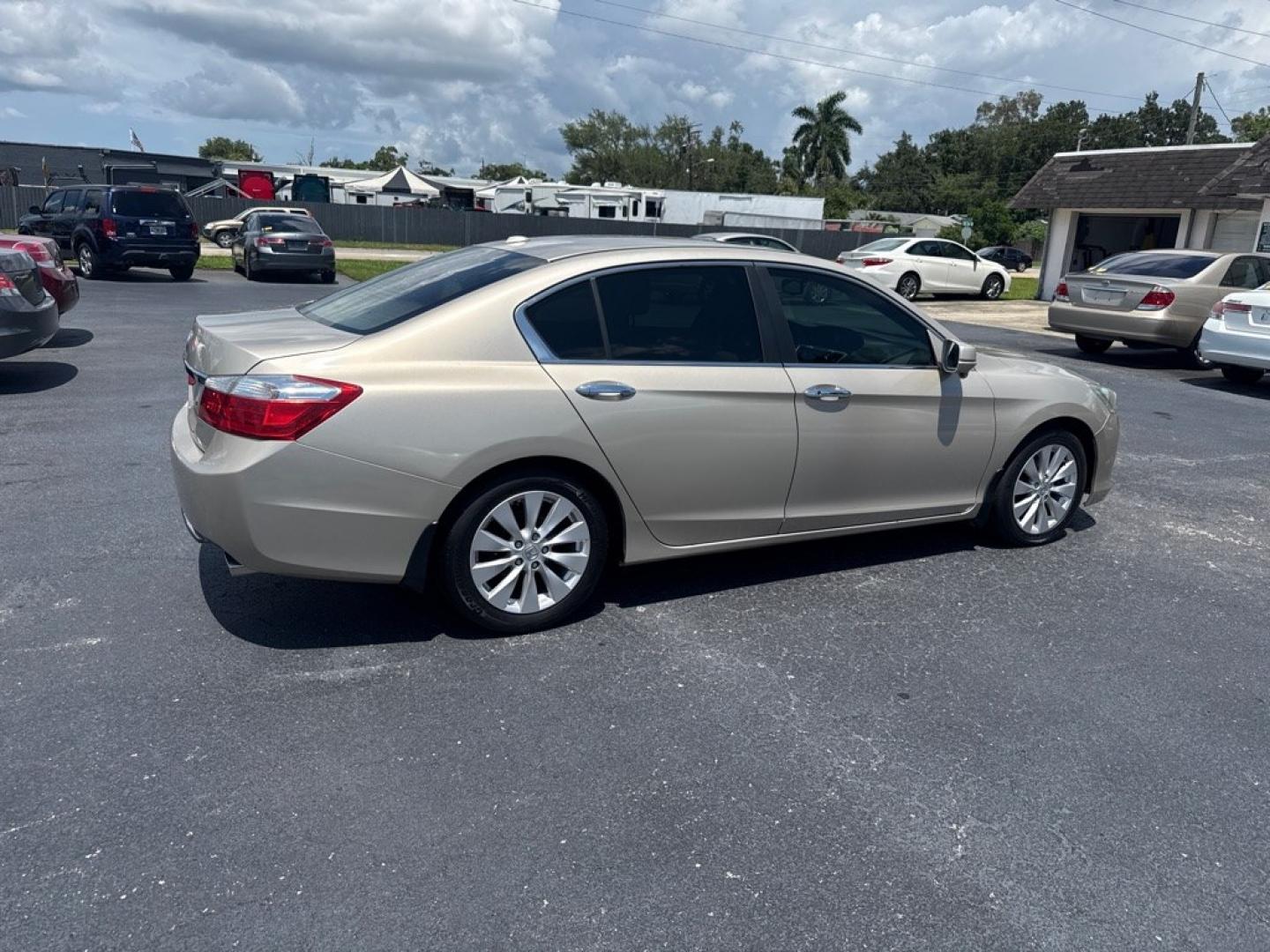 2013 GOLD HONDA ACCORD EXL (1HGCR2F86DA) with an 2.4L engine, Continuously Variable transmission, located at 2929 9th St. West, Bradenton, 34205, (941) 242-2810, 27.473591, -82.570679- Photo#8