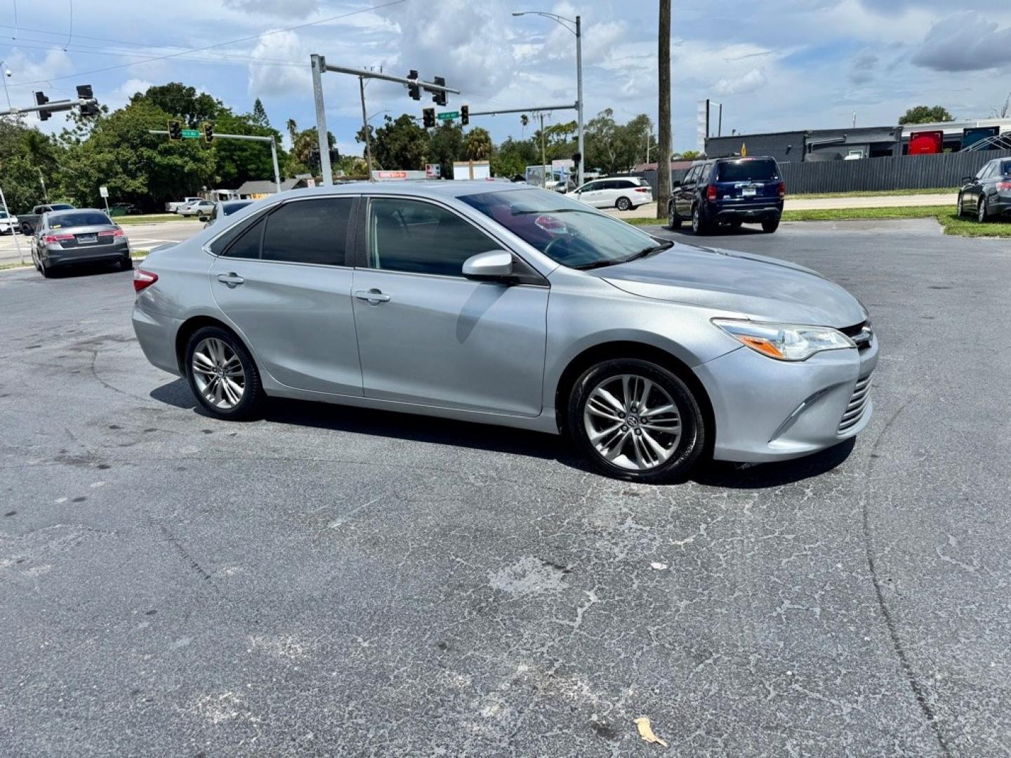 2015 SILVER TOYOTA CAMRY LE (4T1BF1FK4FU) with an 2.5L engine, Automatic transmission, located at 2929 9th St. West, Bradenton, 34205, (941) 242-2810, 27.473591, -82.570679- Photo#0