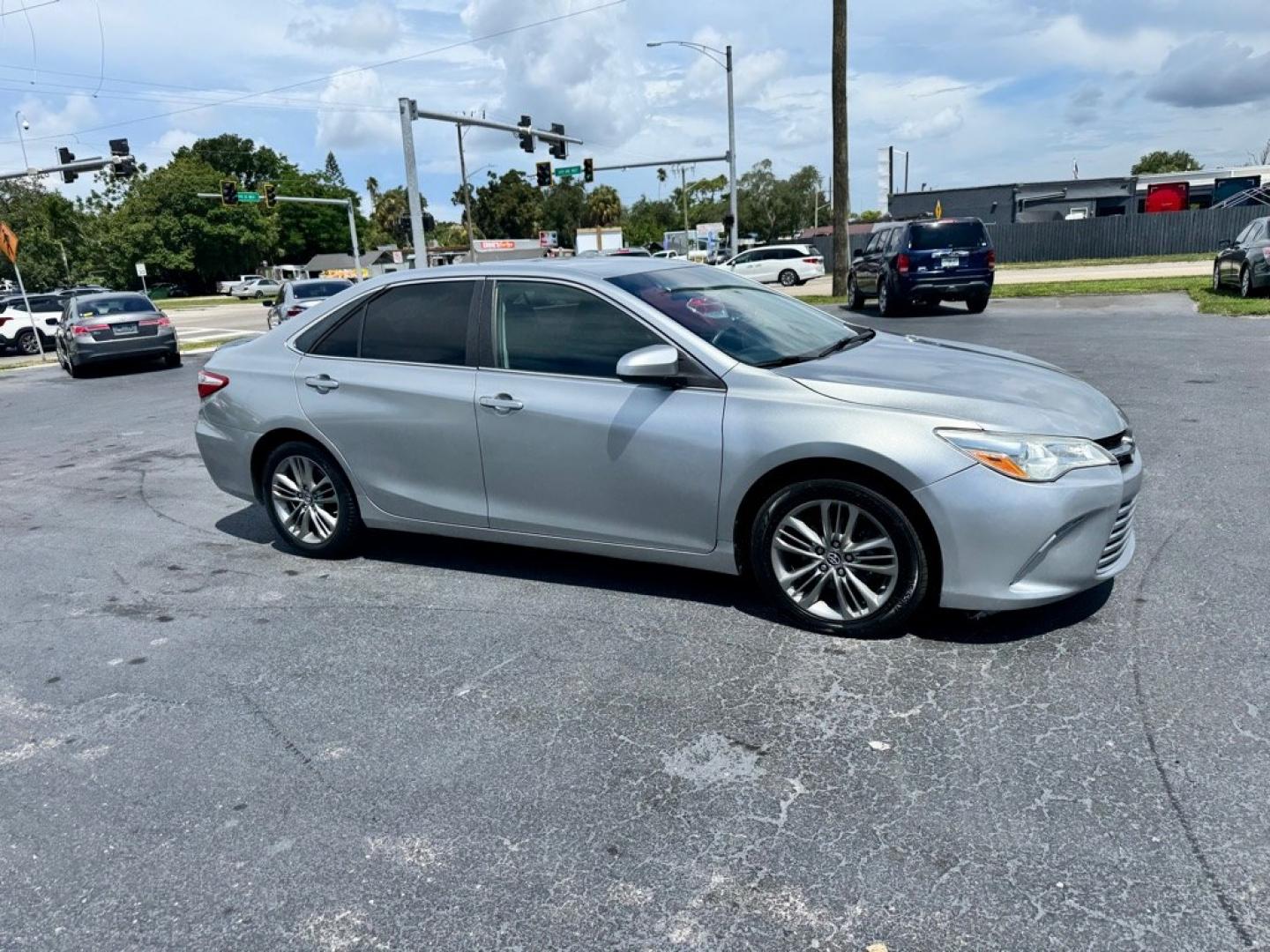 2015 SILVER TOYOTA CAMRY LE (4T1BF1FK4FU) with an 2.5L engine, Automatic transmission, located at 2929 9th St. West, Bradenton, 34205, (941) 242-2810, 27.473591, -82.570679- Photo#1