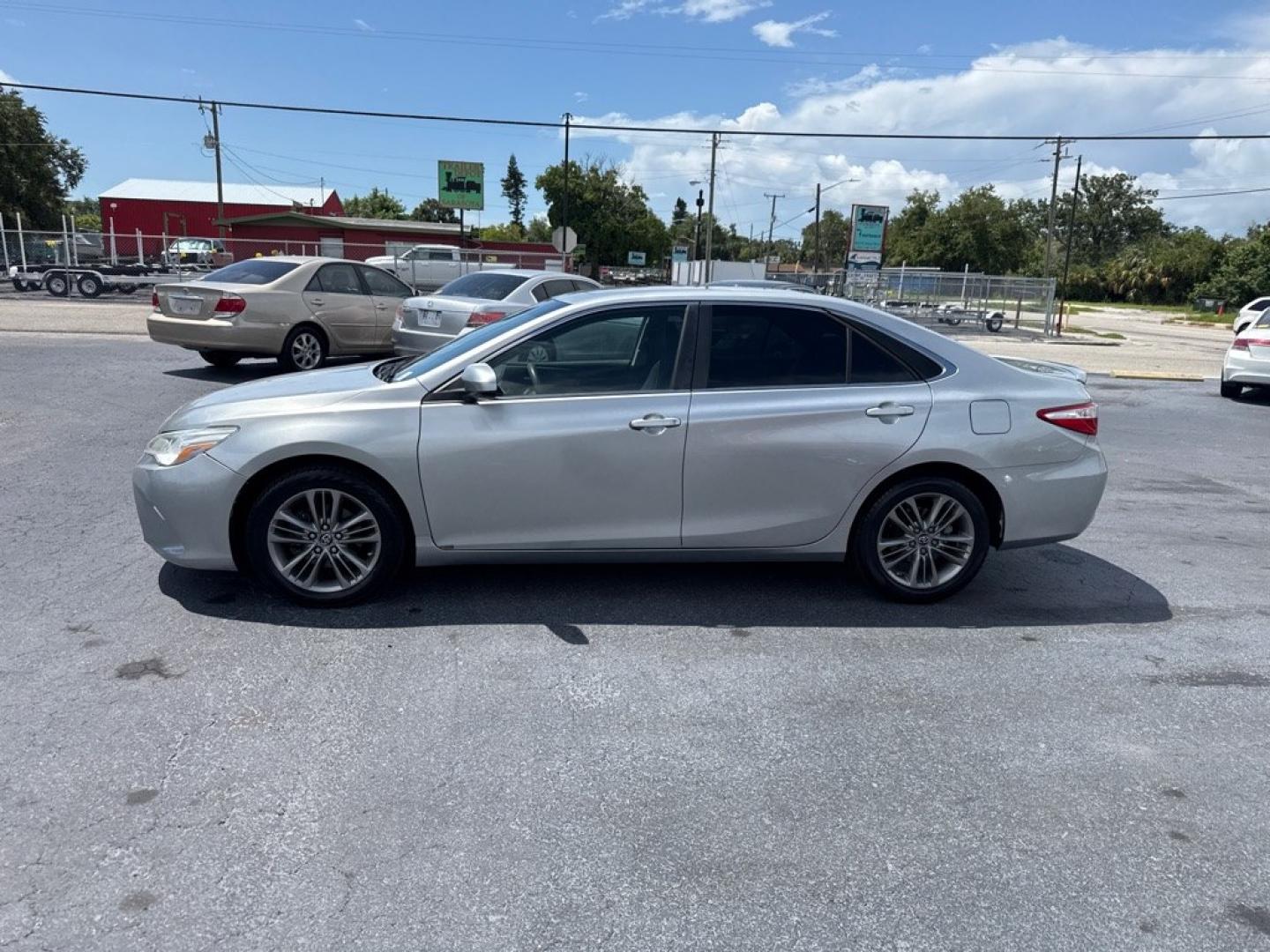 2015 SILVER TOYOTA CAMRY LE (4T1BF1FK4FU) with an 2.5L engine, Automatic transmission, located at 2929 9th St. West, Bradenton, 34205, (941) 242-2810, 27.473591, -82.570679- Photo#4