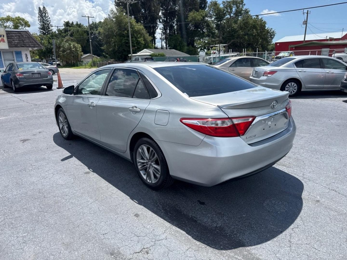 2015 SILVER TOYOTA CAMRY LE (4T1BF1FK4FU) with an 2.5L engine, Automatic transmission, located at 2929 9th St. West, Bradenton, 34205, (941) 242-2810, 27.473591, -82.570679- Photo#5