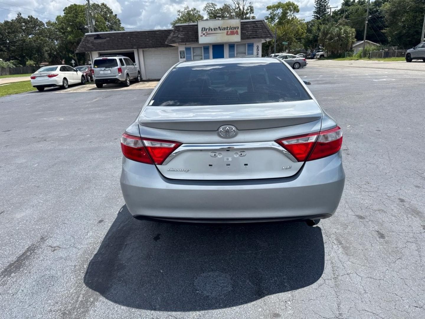 2015 SILVER TOYOTA CAMRY LE (4T1BF1FK4FU) with an 2.5L engine, Automatic transmission, located at 2929 9th St. West, Bradenton, 34205, (941) 242-2810, 27.473591, -82.570679- Photo#6