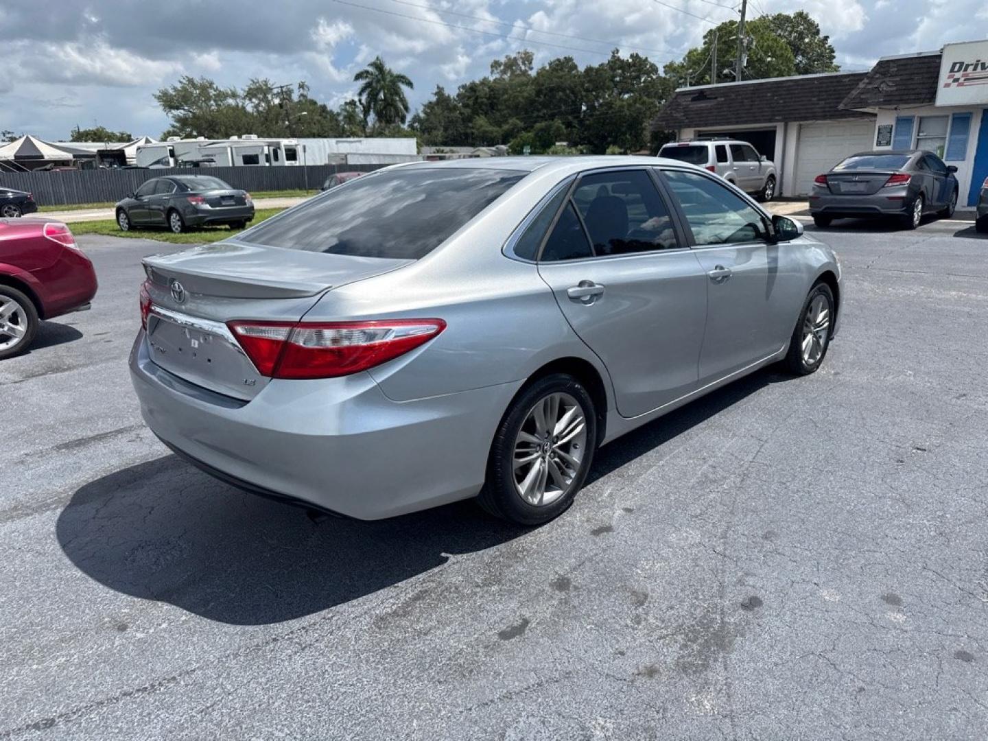 2015 SILVER TOYOTA CAMRY LE (4T1BF1FK4FU) with an 2.5L engine, Automatic transmission, located at 2929 9th St. West, Bradenton, 34205, (941) 242-2810, 27.473591, -82.570679- Photo#7