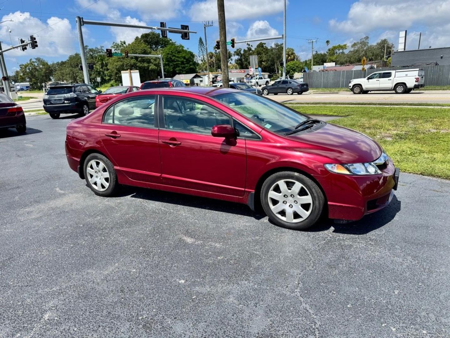 2009 RED HONDA CIVIC LX (2HGFA16599H) with an 1.8L engine, Automatic transmission, located at 2929 9th St. West, Bradenton, 34205, (941) 242-2810, 27.473591, -82.570679- Photo#1
