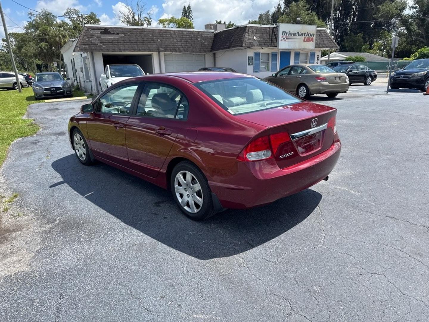 2009 RED HONDA CIVIC LX (2HGFA16599H) with an 1.8L engine, Automatic transmission, located at 2929 9th St. West, Bradenton, 34205, (941) 242-2810, 27.473591, -82.570679- Photo#5