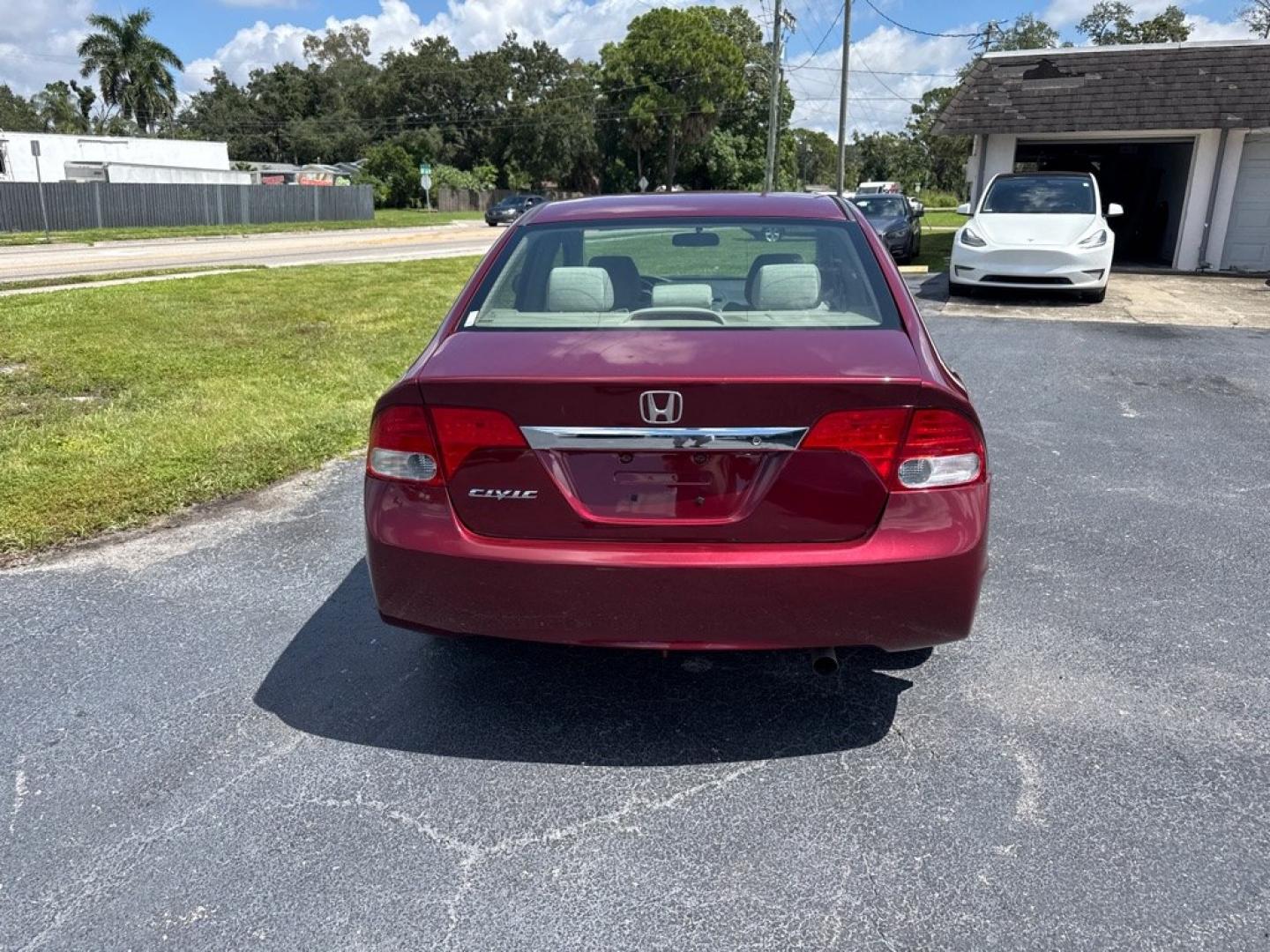 2009 RED HONDA CIVIC LX (2HGFA16599H) with an 1.8L engine, Automatic transmission, located at 2929 9th St. West, Bradenton, 34205, (941) 242-2810, 27.473591, -82.570679- Photo#6