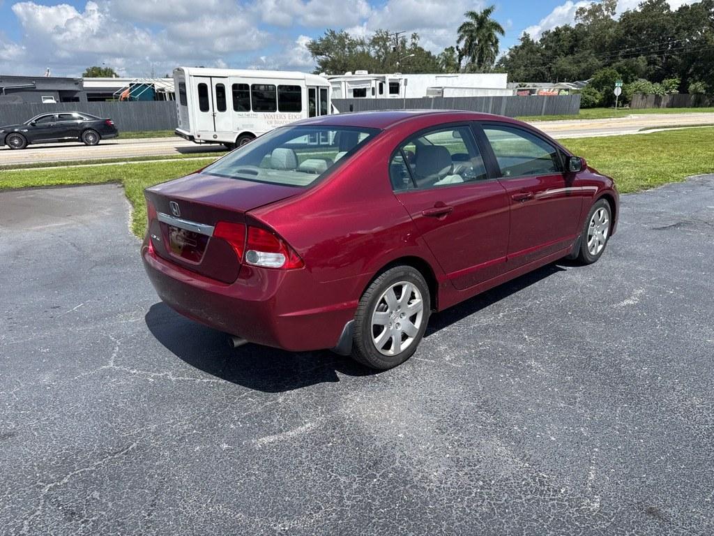 2009 RED HONDA CIVIC LX (2HGFA16599H) with an 1.8L engine, Automatic transmission, located at 2929 9th St. West, Bradenton, 34205, (941) 242-2810, 27.473591, -82.570679 - Thanks for inquring into DriveNation USA! All vehicles listed can be viewed at www.drivenationusa.com for vehicle history reports and additonal info. We cannot quote any terms such as down payments or monthly payments without an application. You can apply directly at www.drivenationusa.com or by con- Photo#7