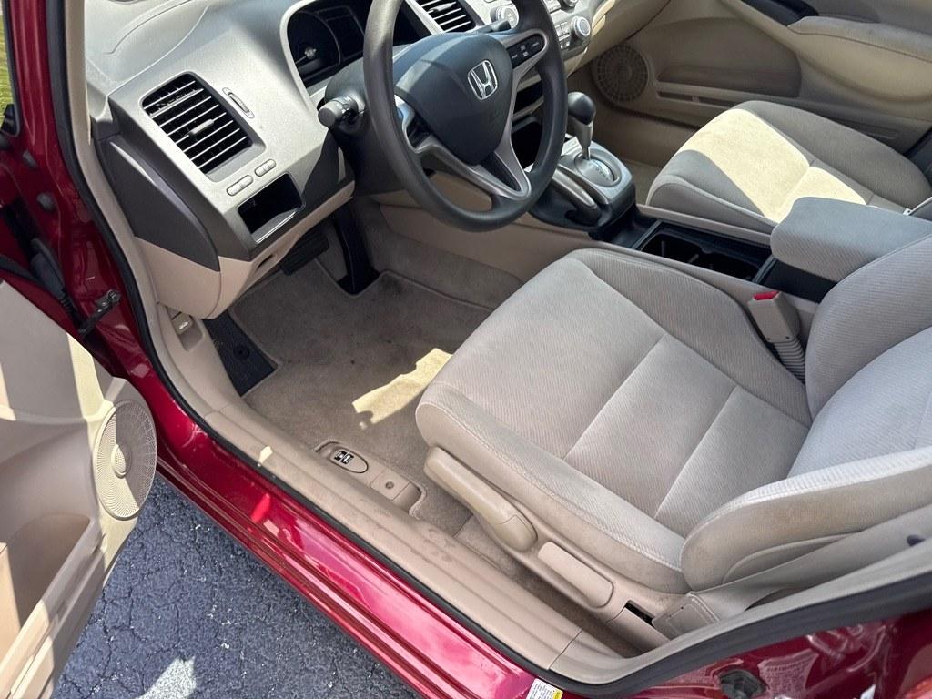 2009 RED HONDA CIVIC LX (2HGFA16599H) with an 1.8L engine, Automatic transmission, located at 2929 9th St. West, Bradenton, 34205, (941) 242-2810, 27.473591, -82.570679 - Thanks for inquring into DriveNation USA! All vehicles listed can be viewed at www.drivenationusa.com for vehicle history reports and additonal info. We cannot quote any terms such as down payments or monthly payments without an application. You can apply directly at www.drivenationusa.com or by con- Photo#9